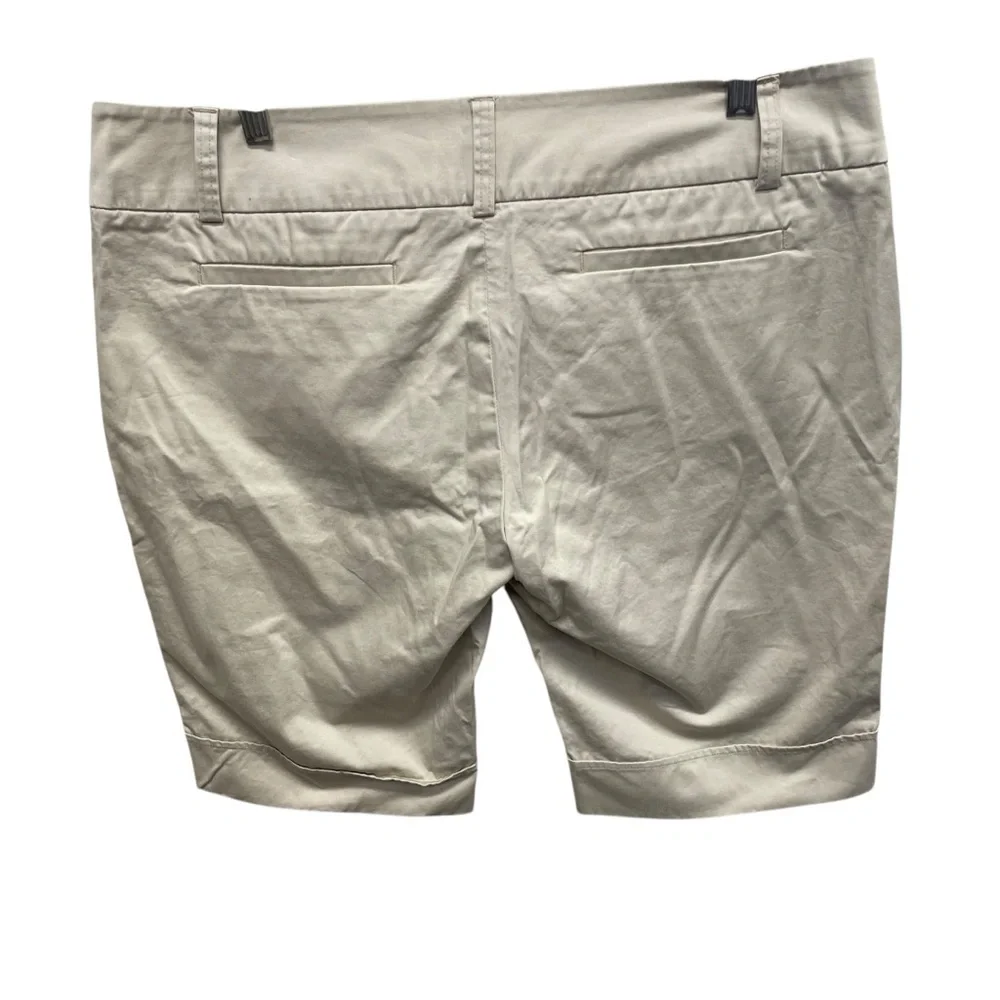 Willi smith women’s khaki Bermuda shorts flat front size 12 inseam 11” cotton - Picture 2 of 7